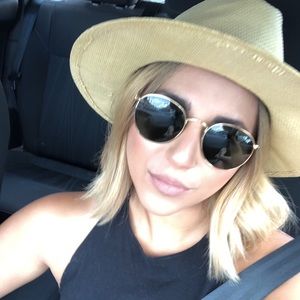 Meet your Posher, Daniella